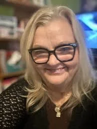 Sandra Almeida, 52